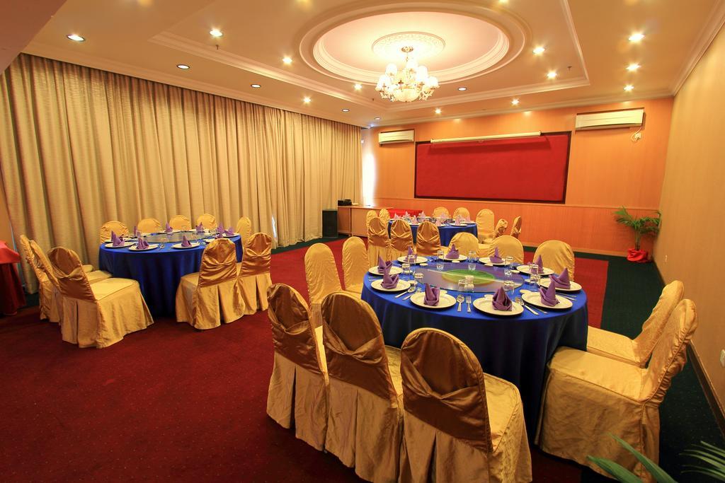 Mega Hotel Sdn Bhd Miri Exterior foto