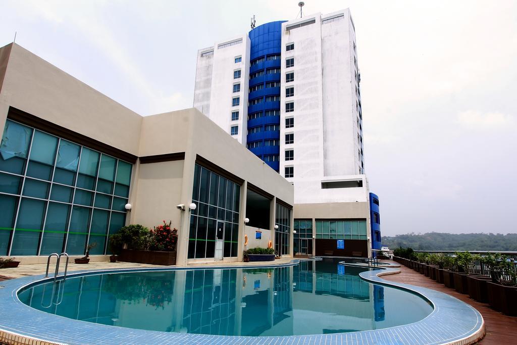 Mega Hotel Sdn Bhd Miri Exterior foto
