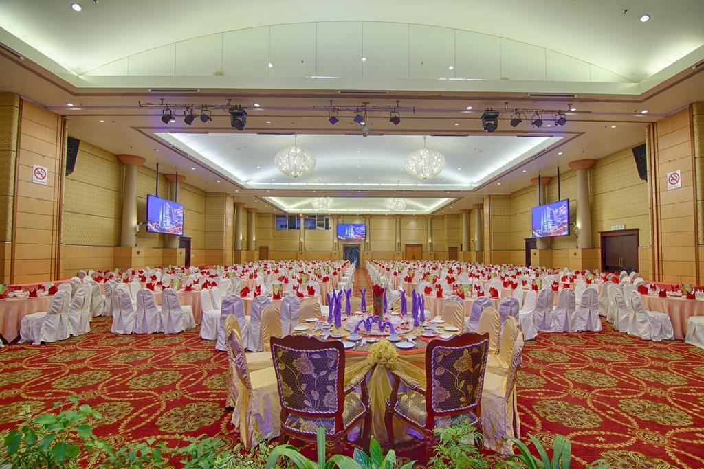 Mega Hotel Sdn Bhd Miri Exterior foto