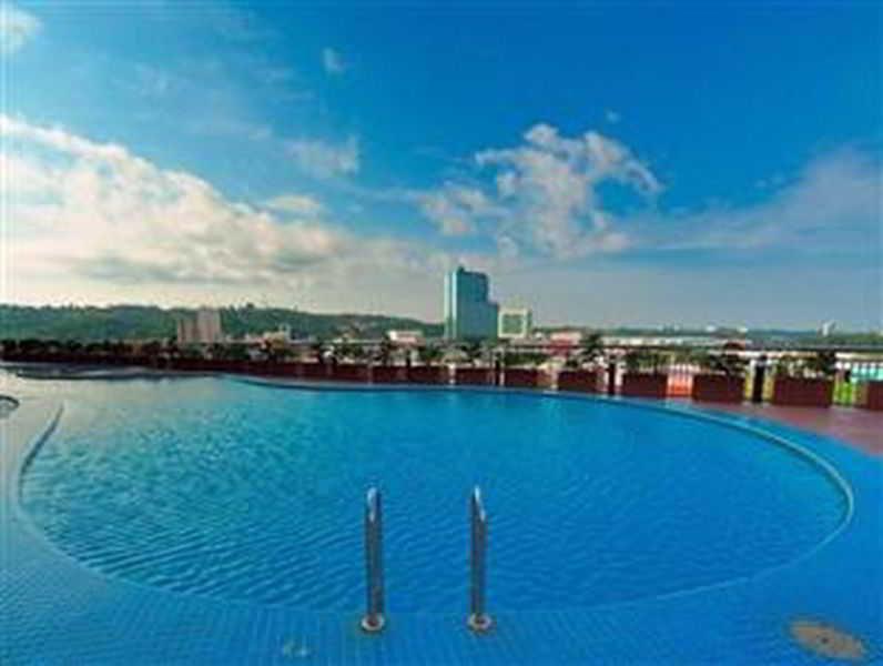 Mega Hotel Sdn Bhd Miri Exterior foto