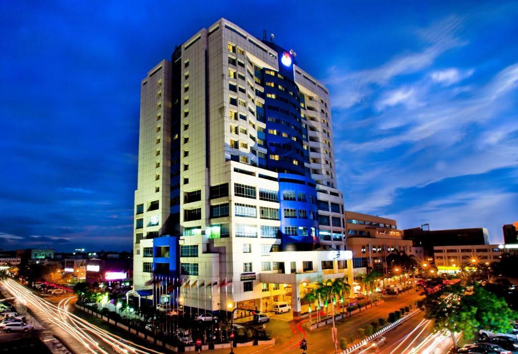 Mega Hotel Sdn Bhd Miri Exterior foto