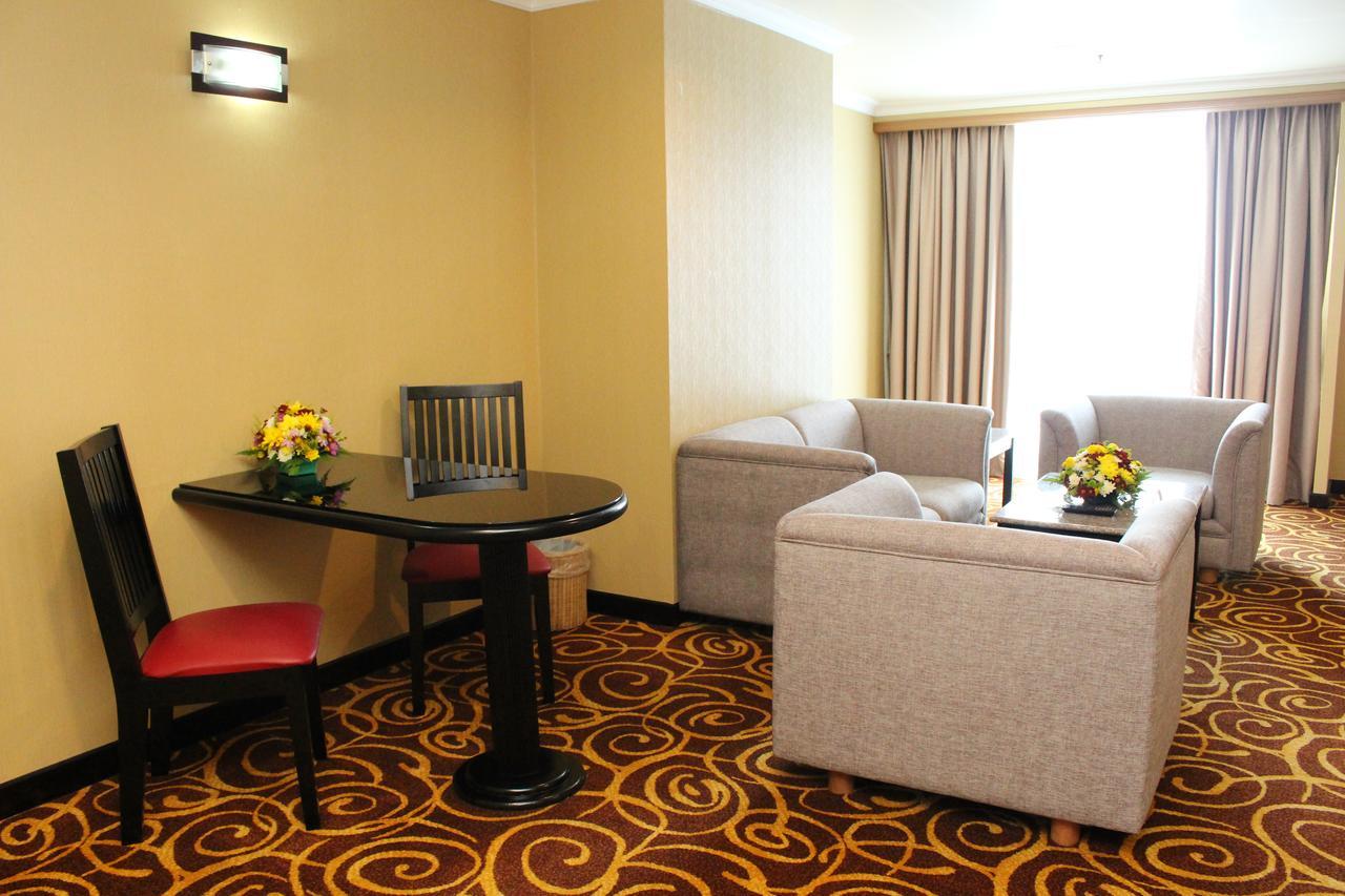 Mega Hotel Sdn Bhd Miri Exterior foto