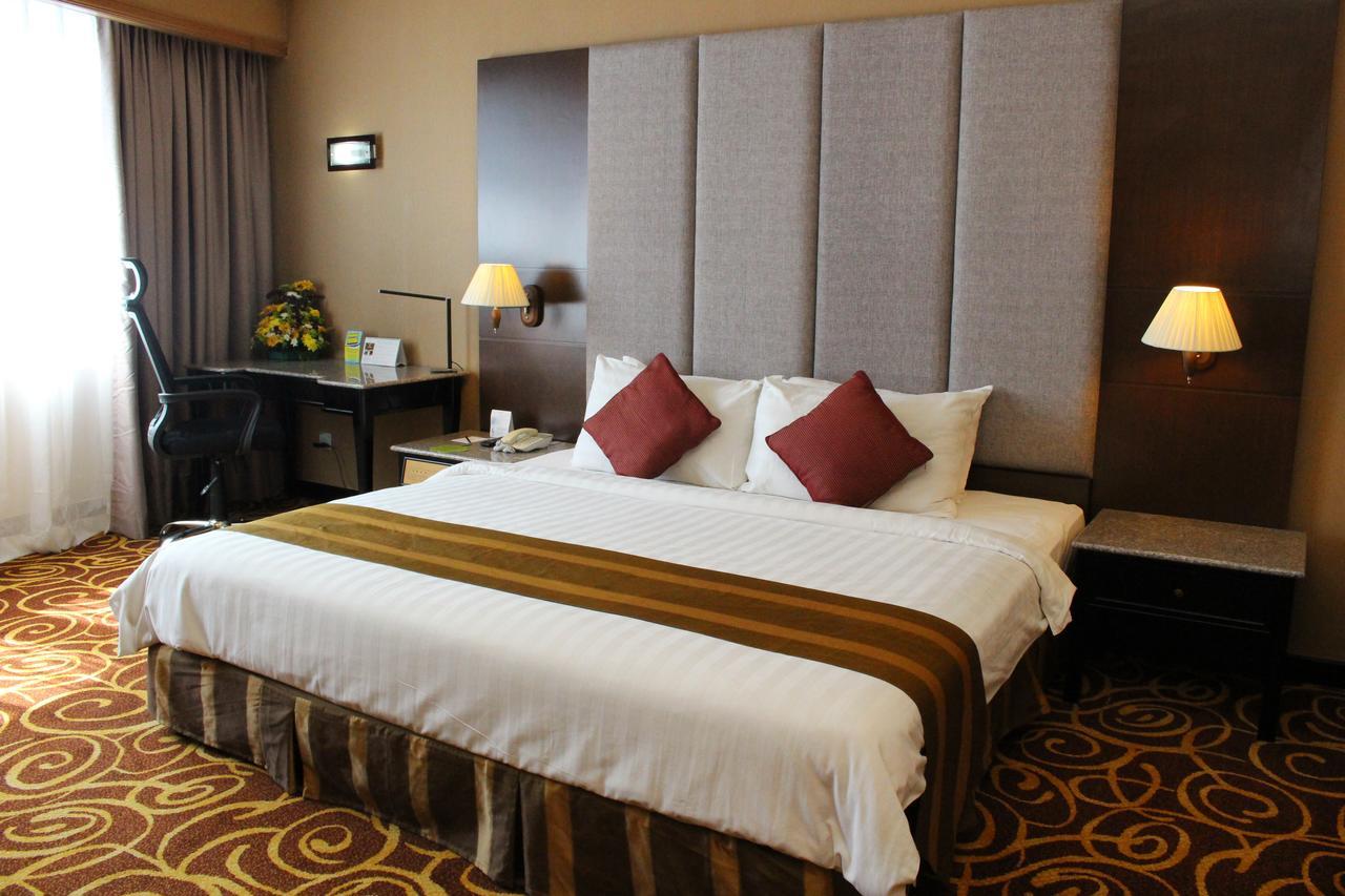 Mega Hotel Sdn Bhd Miri Exterior foto
