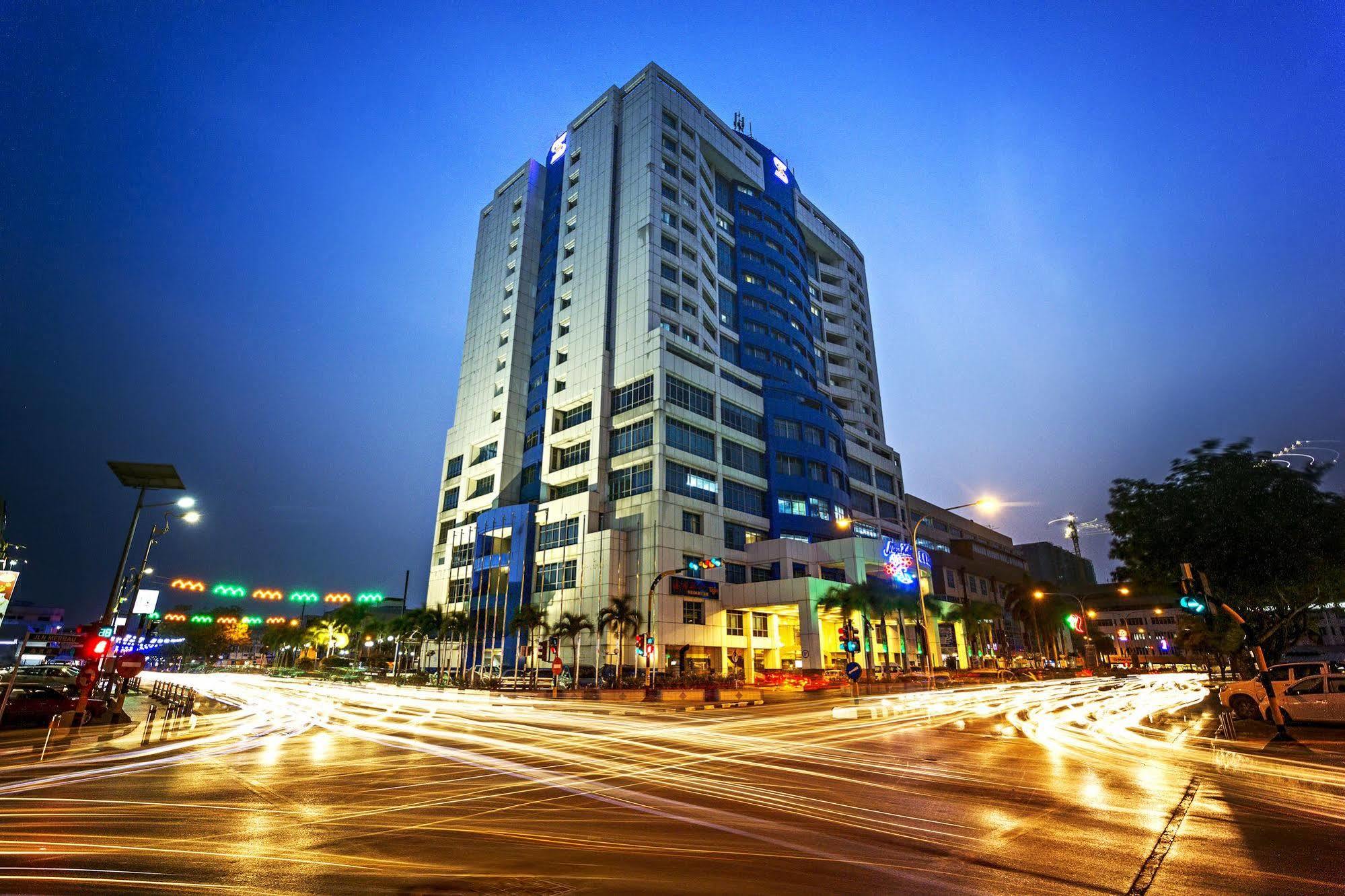 Mega Hotel Sdn Bhd Miri Exterior foto