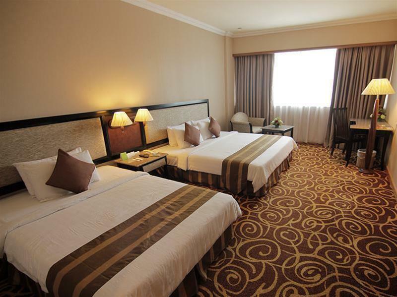 Mega Hotel Sdn Bhd Miri Exterior foto